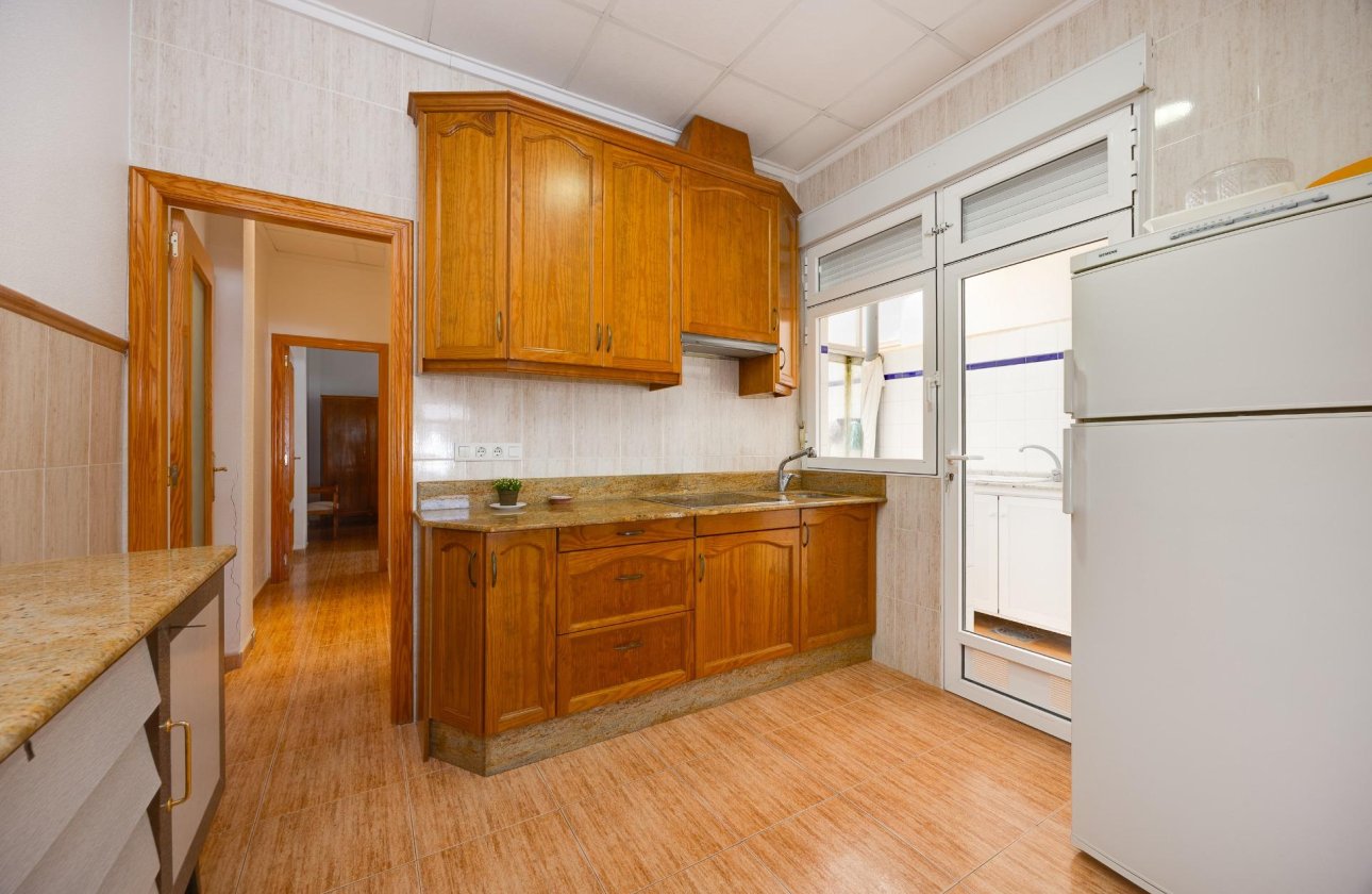 Resale - Apartment -
Torrevieja - Paseo Maritimo