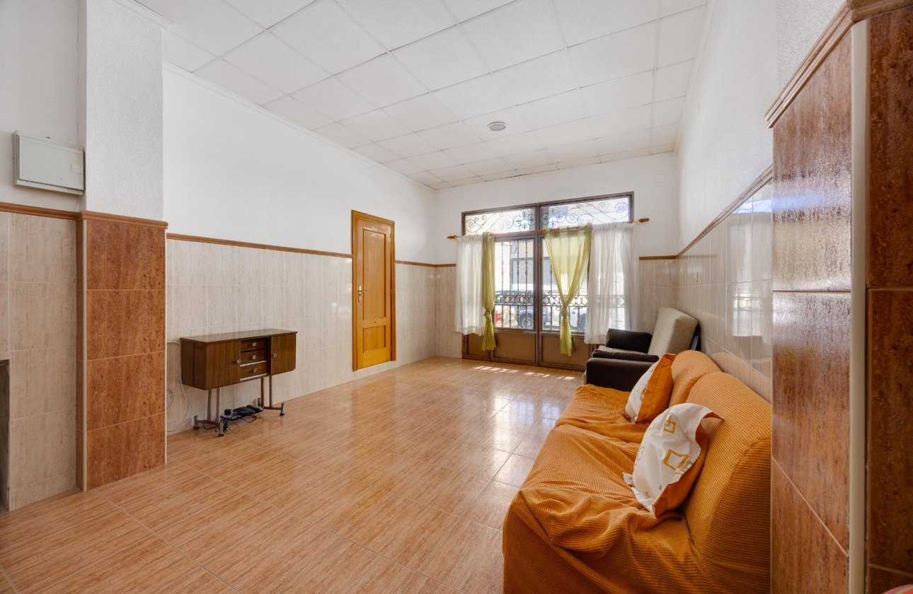 Resale - Apartment -
Torrevieja - Paseo Maritimo