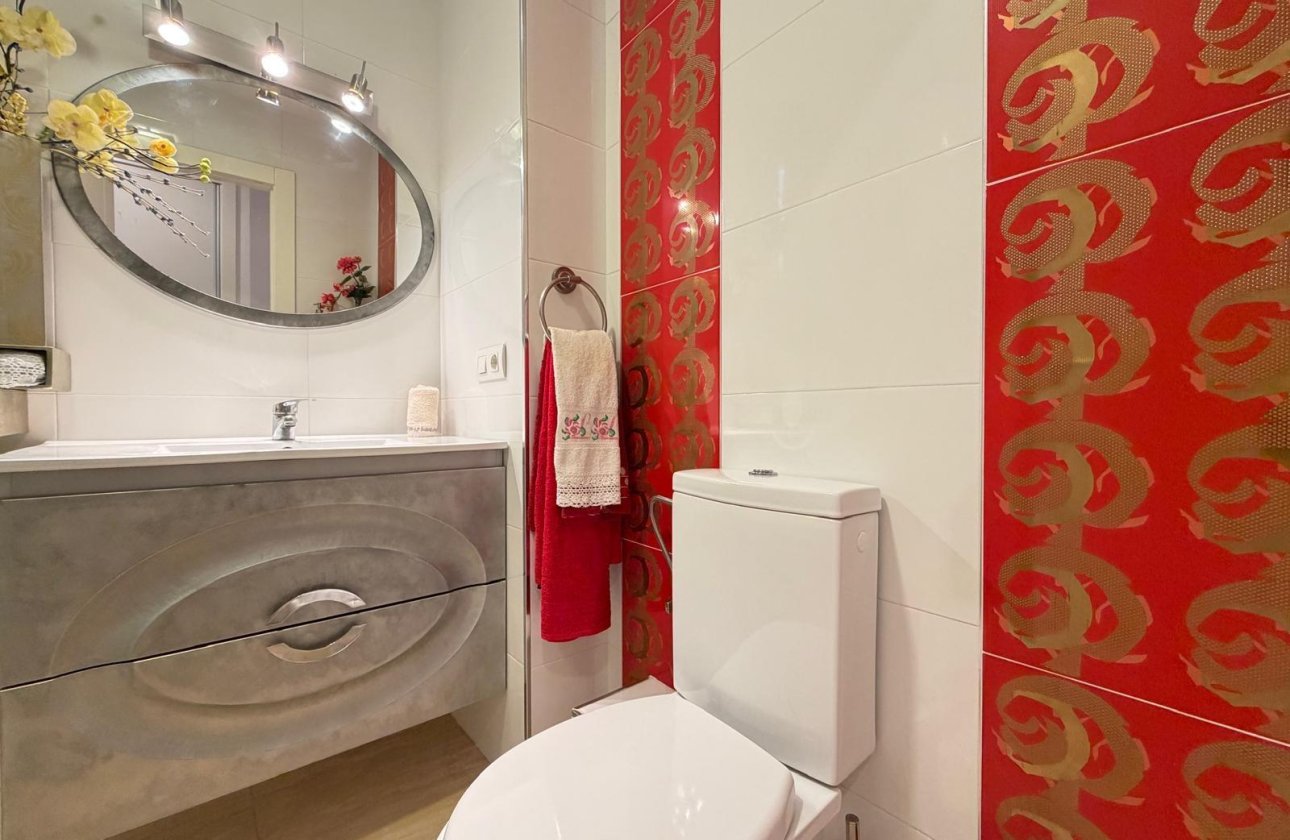 Resale - Apartment -
Torrevieja - Paseo Maritimo