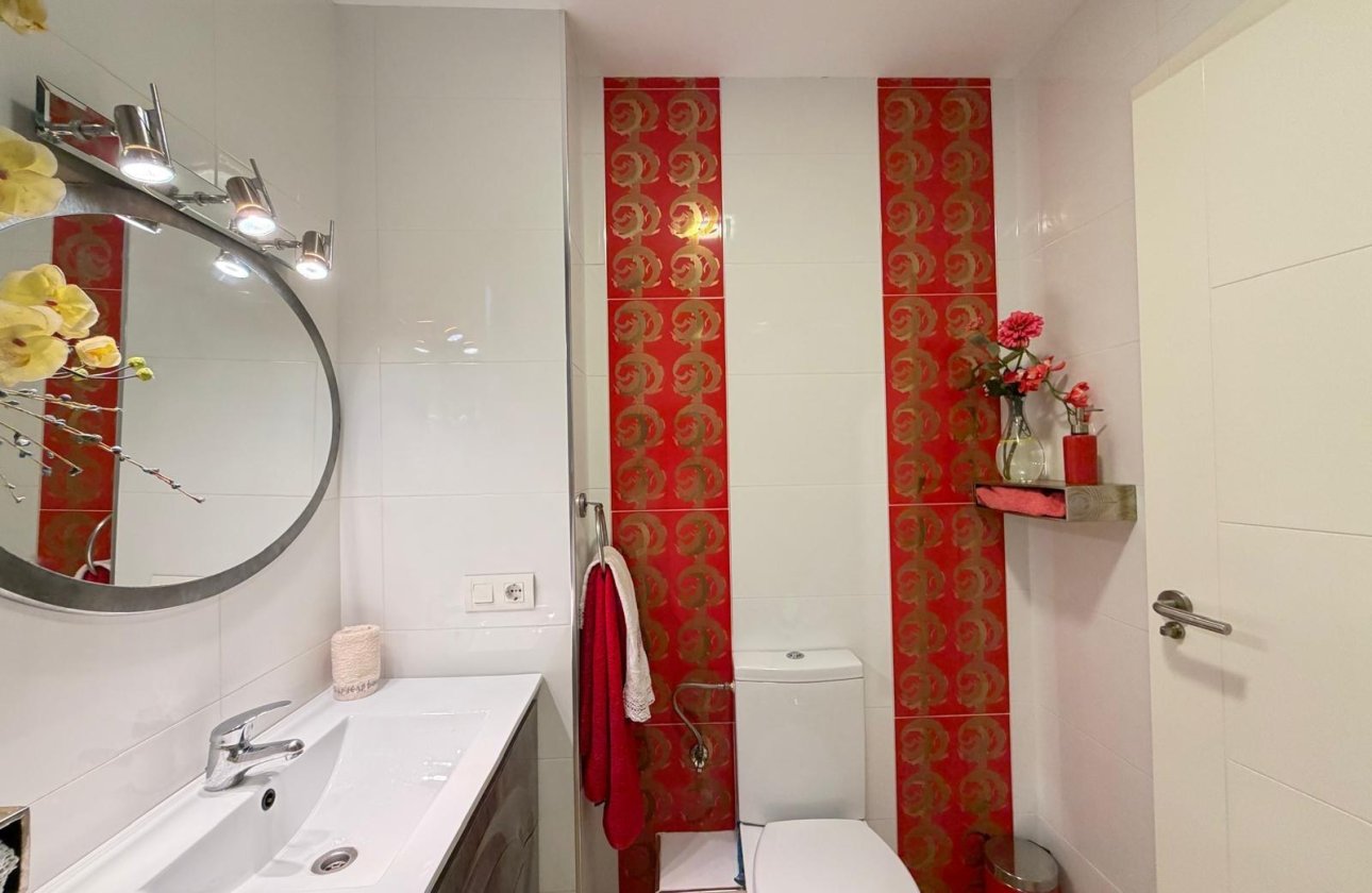 Resale - Apartment -
Torrevieja - Paseo Maritimo