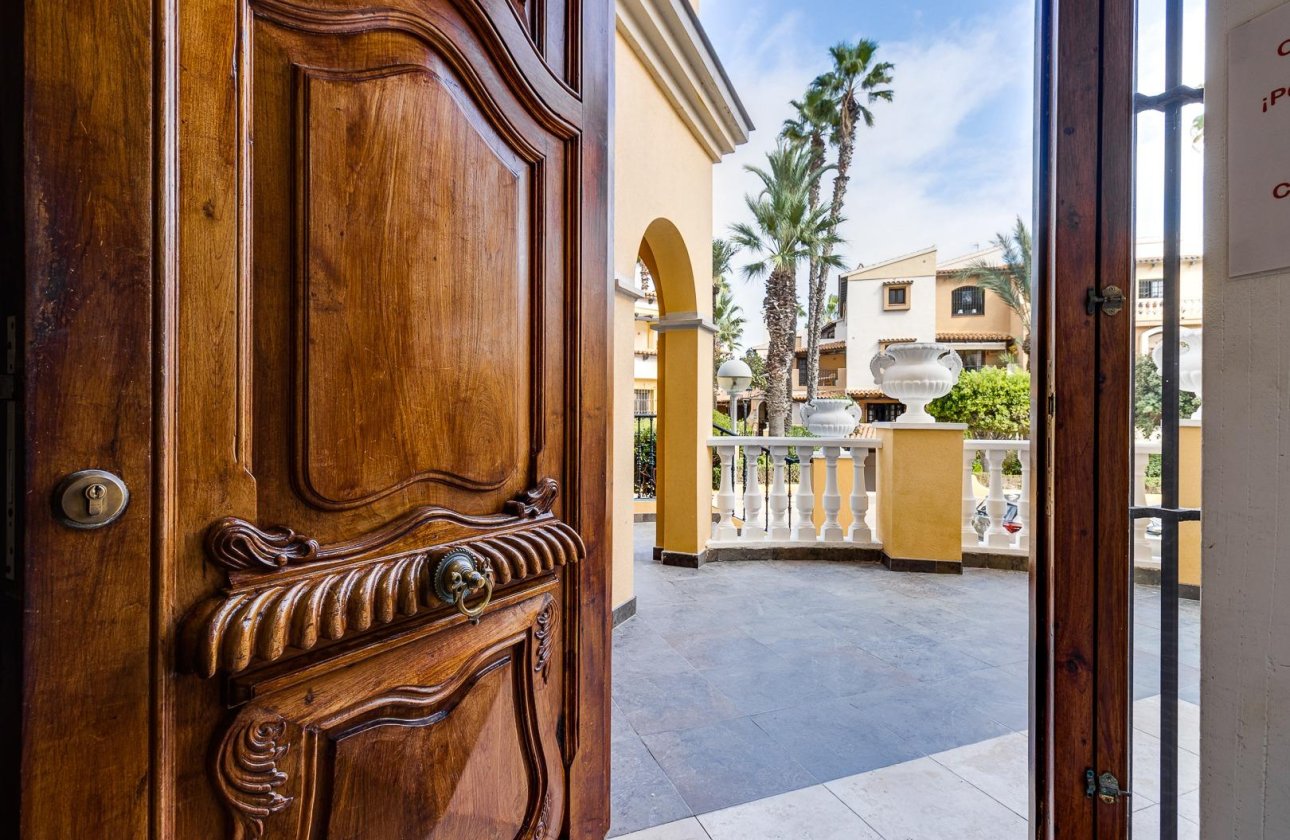 Resale - Apartment -
Torrevieja - Playa de los Locos