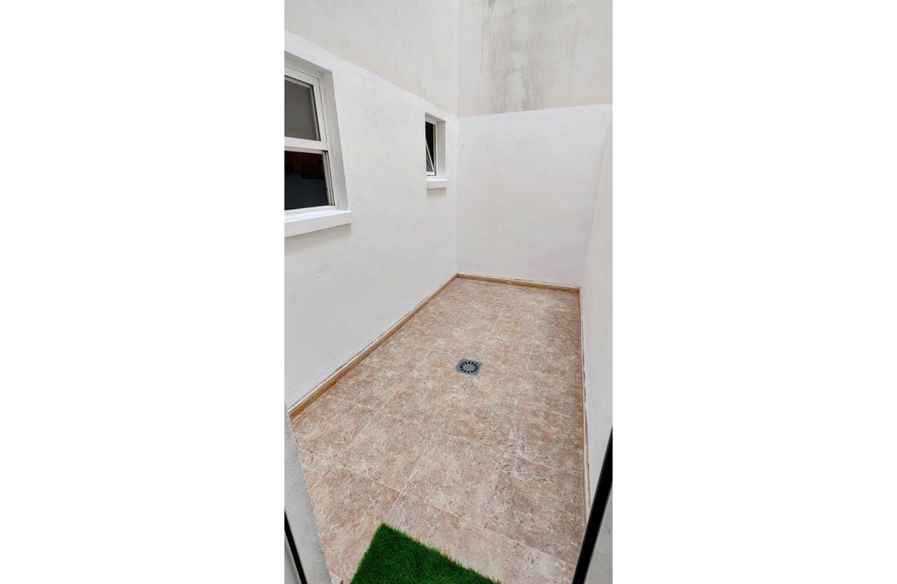 Resale - Apartment -
Torrevieja - Playa de los Locos