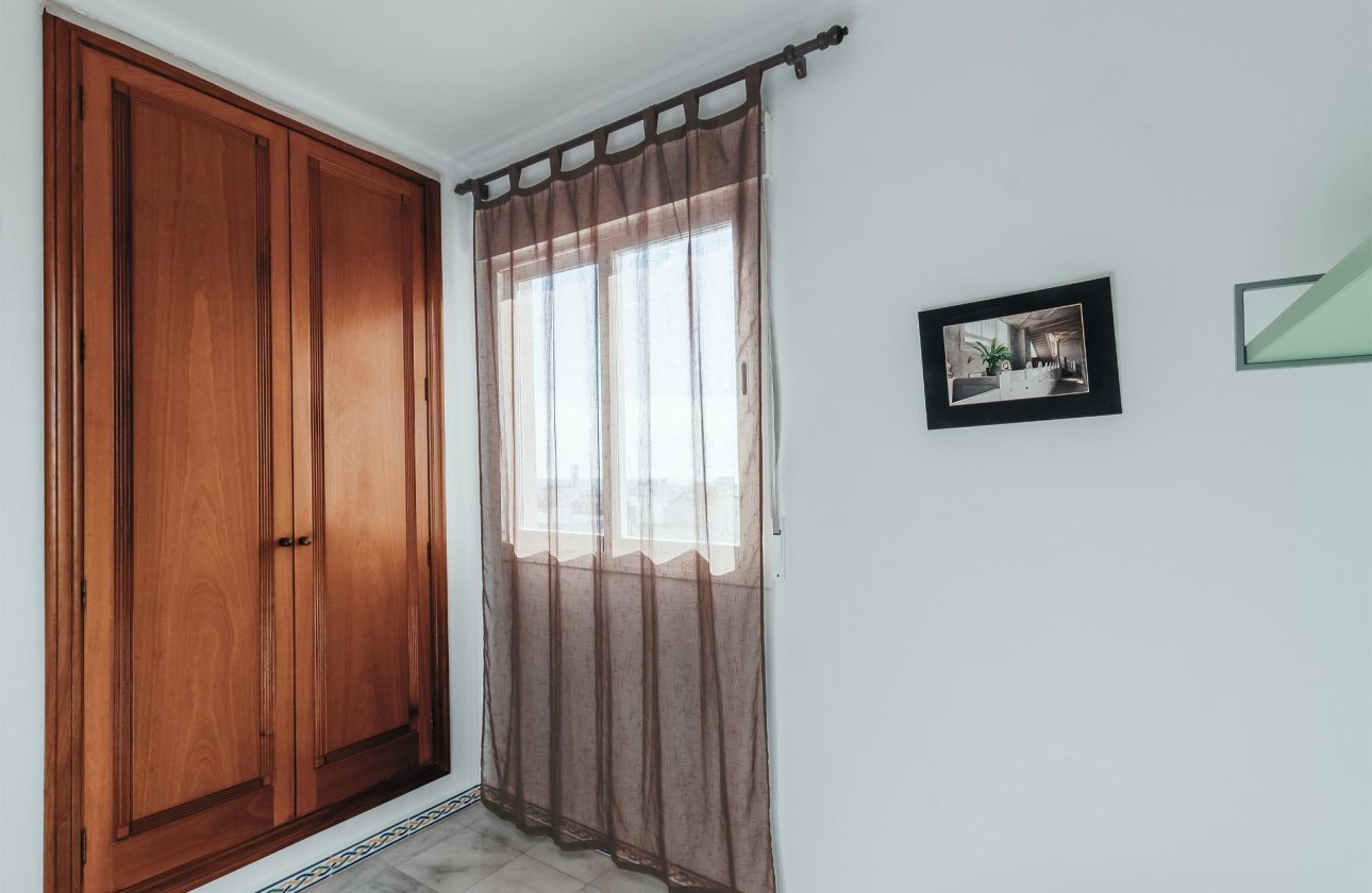 Resale - Apartment -
Torrevieja - Playa de los Locos