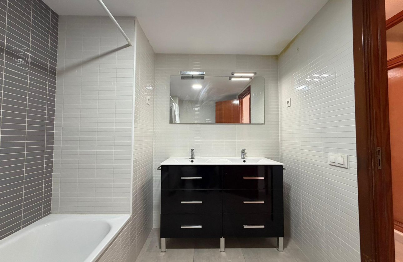 Resale - Apartment -
Torrevieja - Playa de los Locos