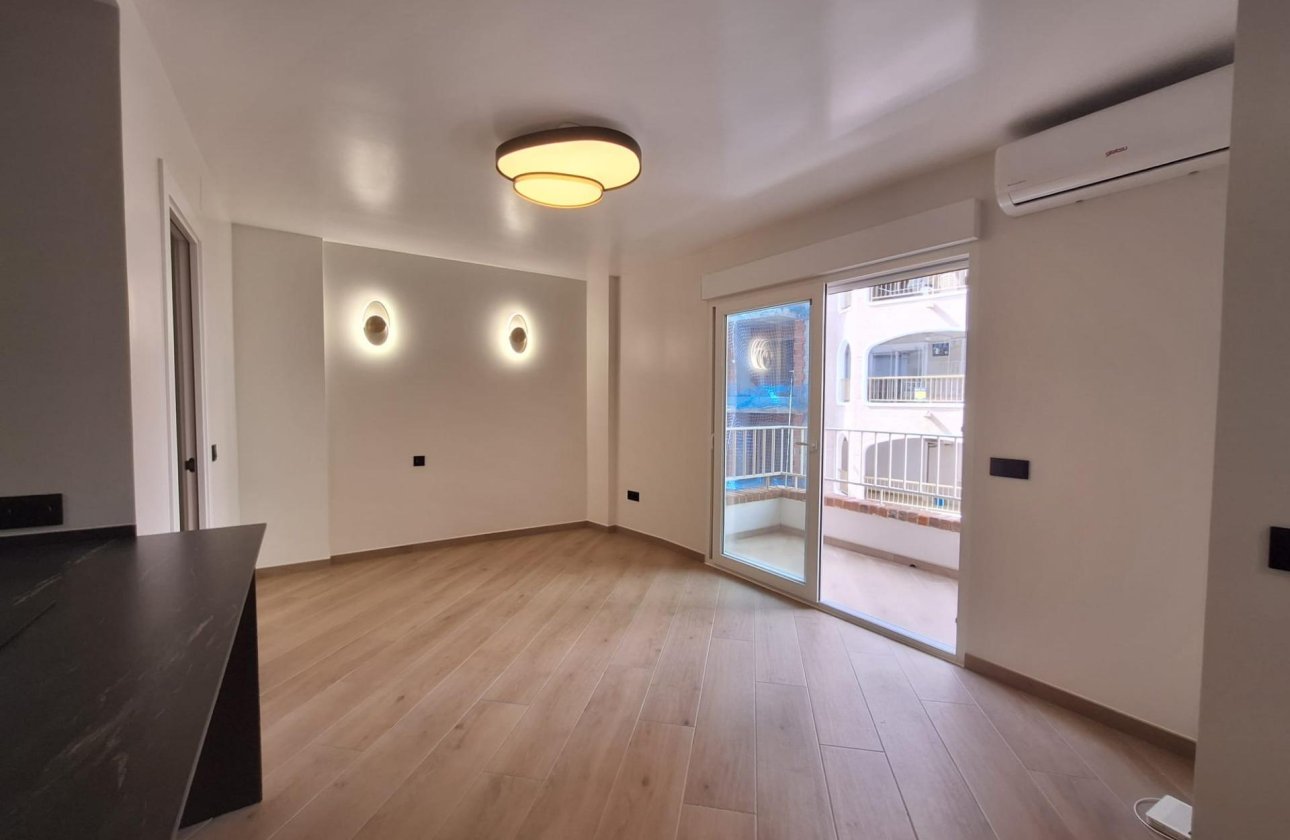 Resale - Apartment -
Torrevieja - Playa de los Locos