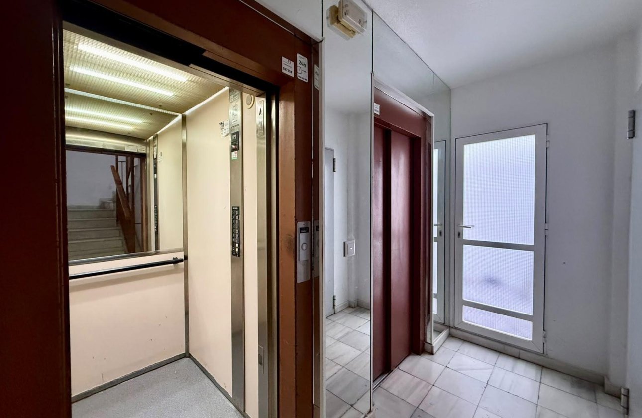 Resale - Apartment -
Torrevieja - Playa de los Locos