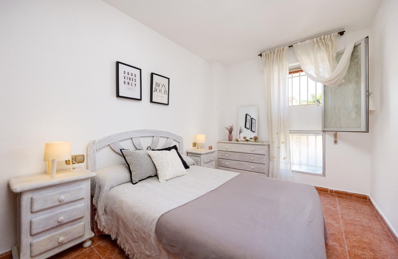 Resale - Apartment -
Torrevieja - Playa De Los Naufragos