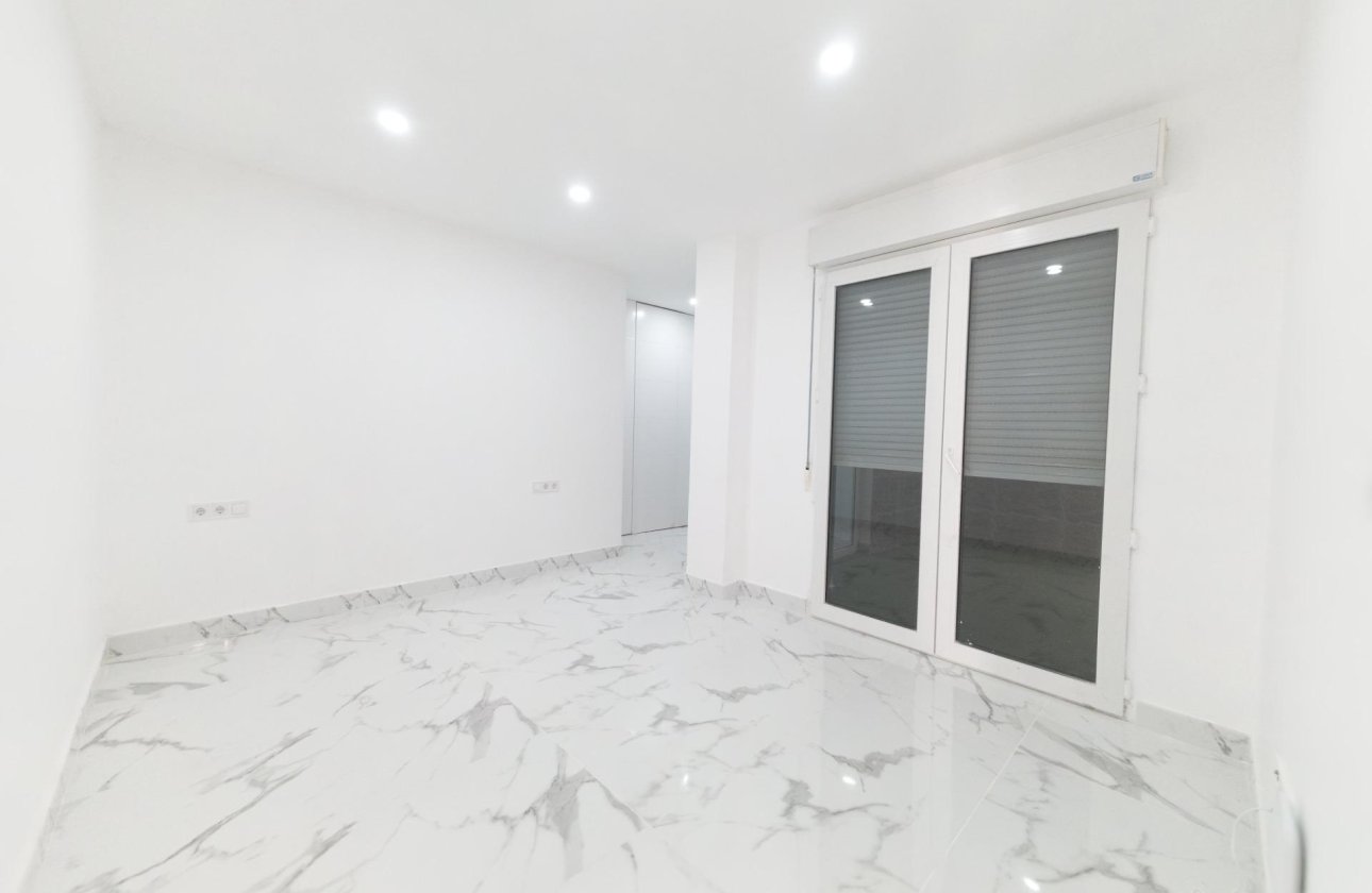 Resale - Apartment -
Torrevieja - Playa De Los Naufragos