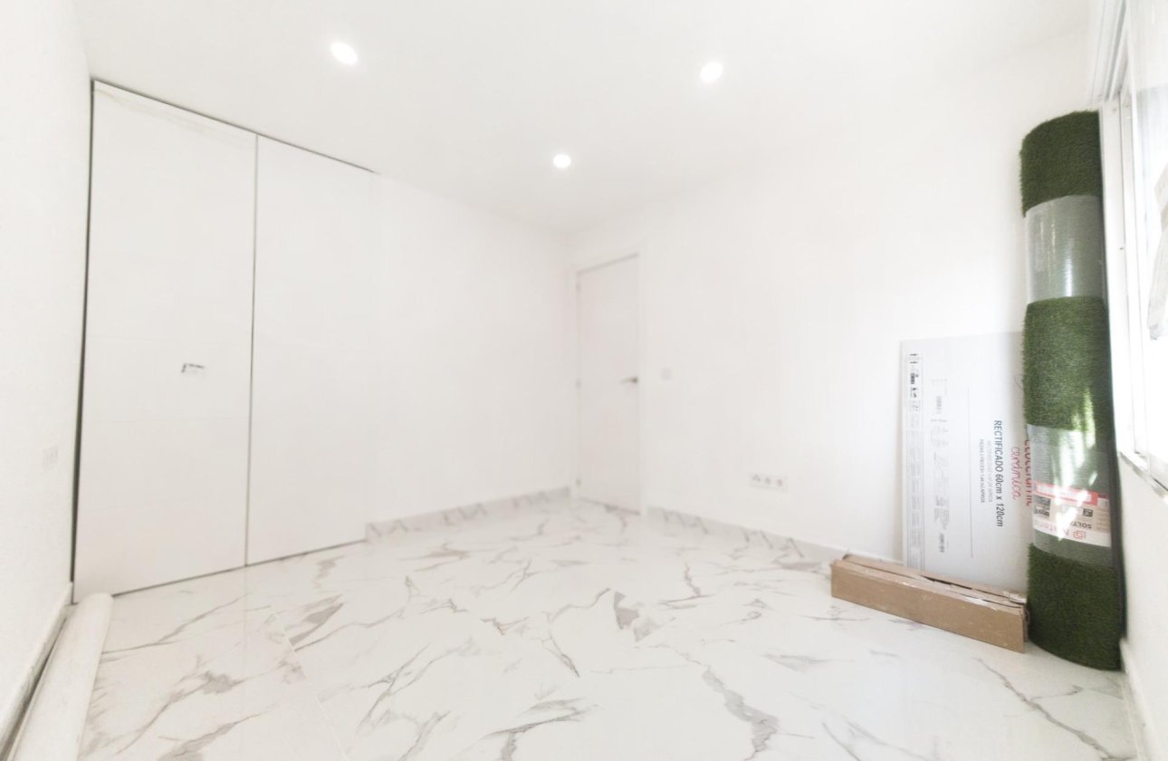 Resale - Apartment -
Torrevieja - Playa De Los Naufragos