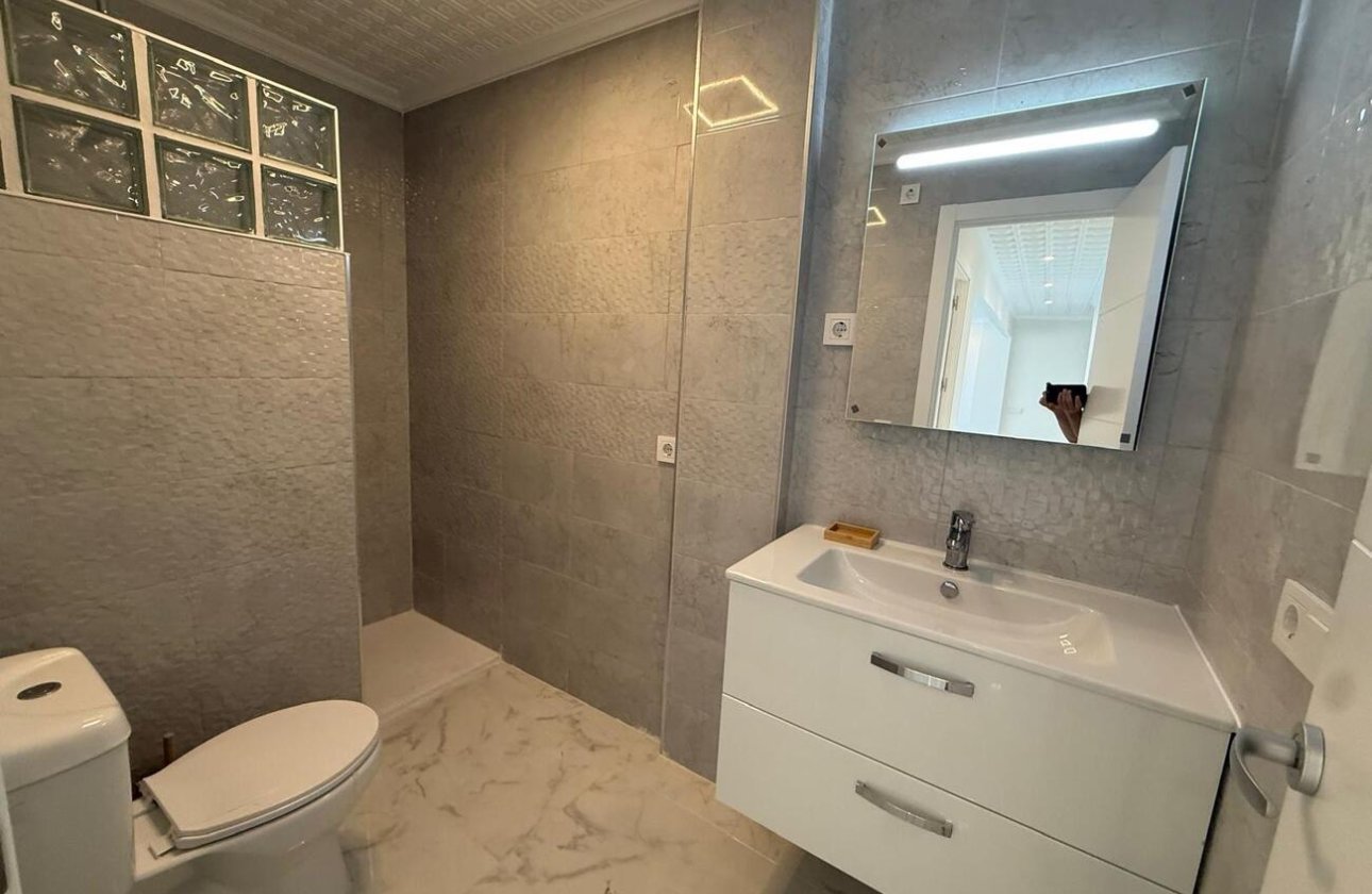 Resale - Apartment -
Torrevieja - Playa del Acequión