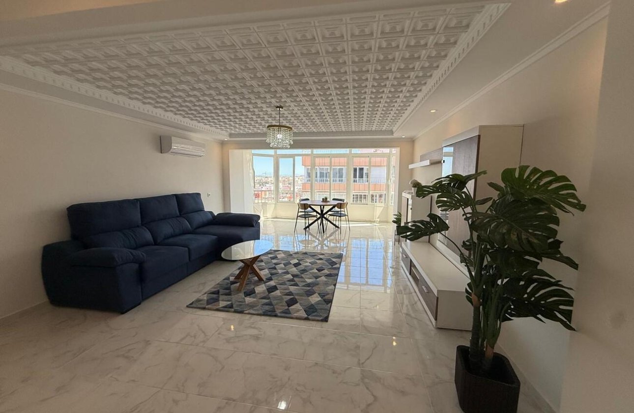 Resale - Apartment -
Torrevieja - Playa del Acequión