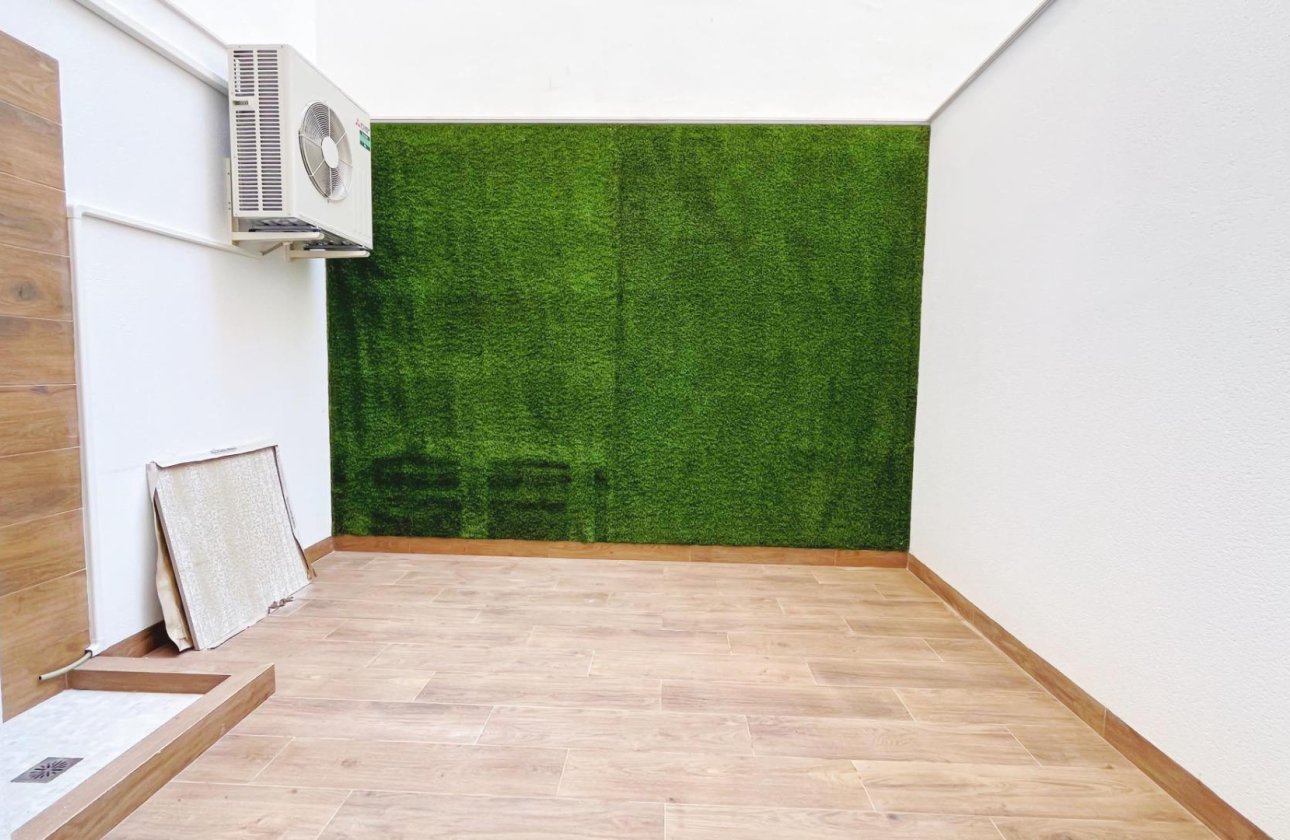 Resale - Apartment -
Torrevieja - Playa del Cura