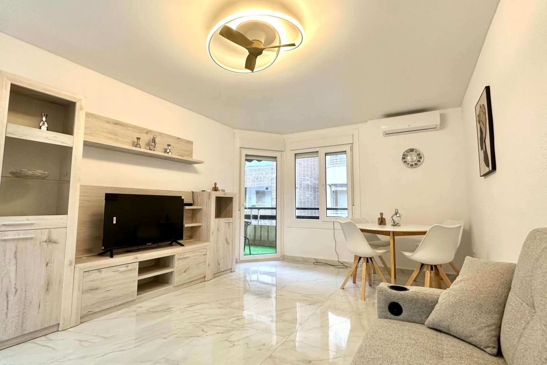 Resale - Apartment -
Torrevieja - Playa del Cura