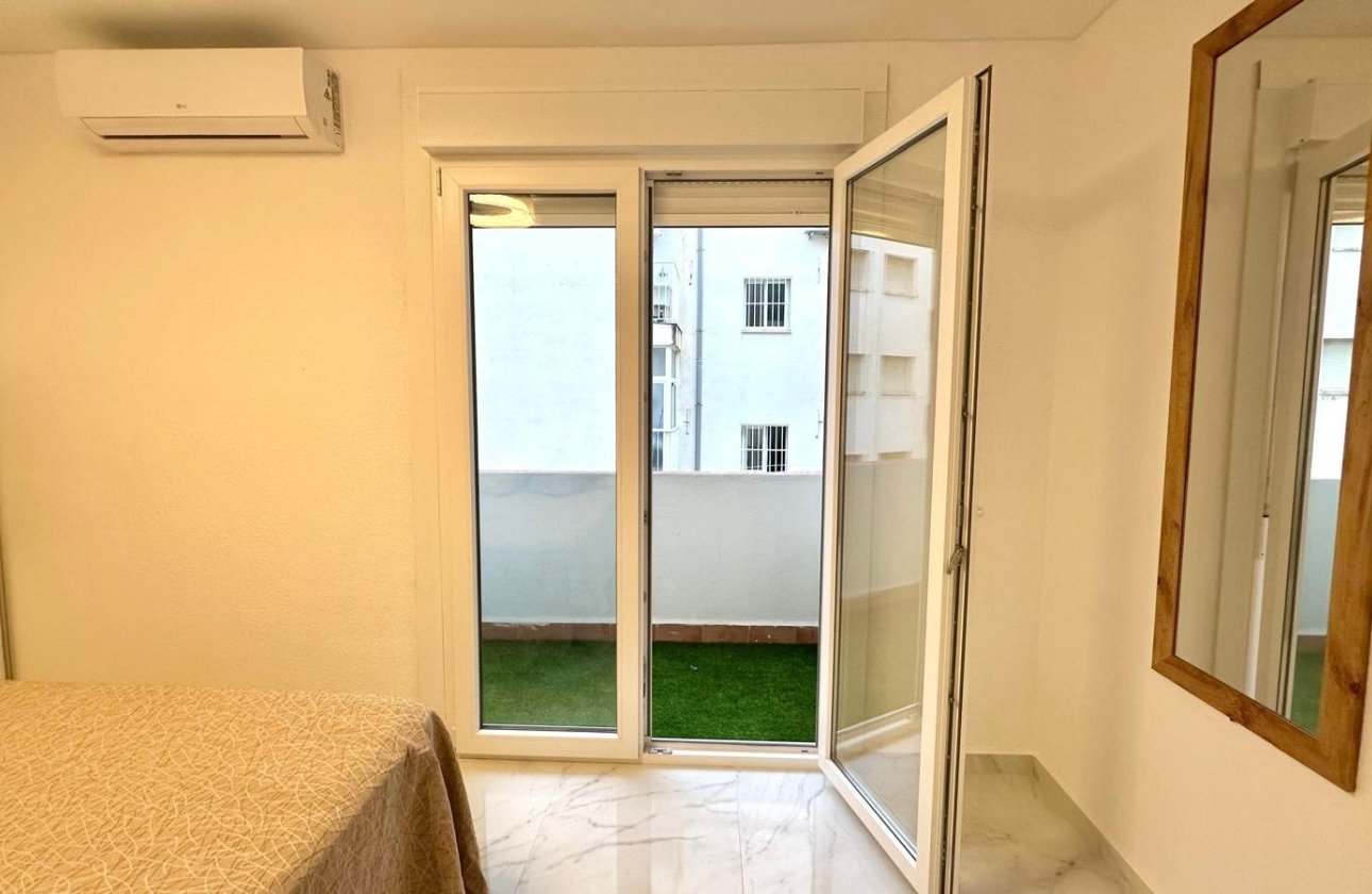 Resale - Apartment -
Torrevieja - Playa del Cura