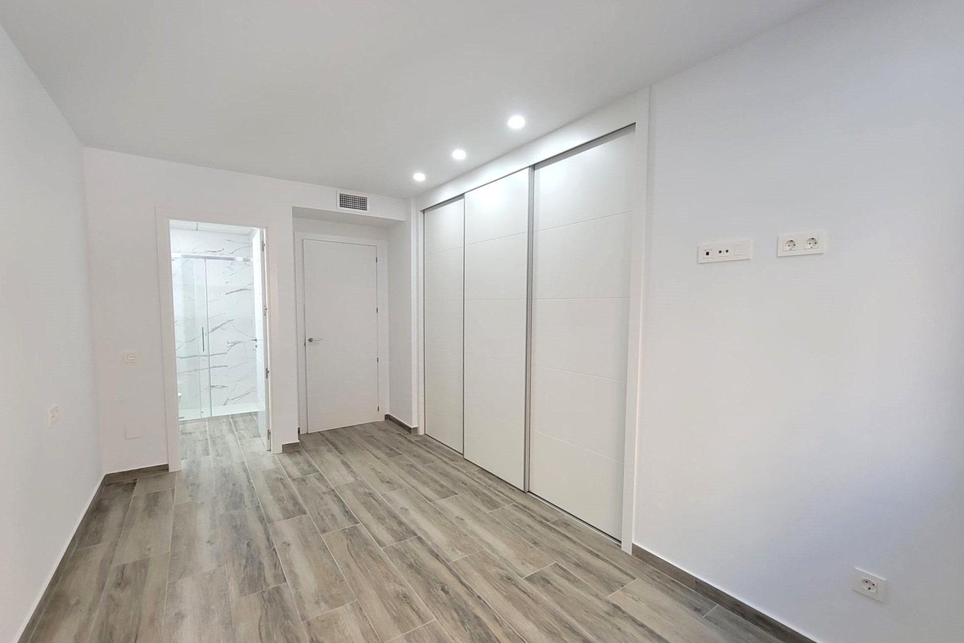 Resale - Apartment -
Torrevieja - Playa del Cura