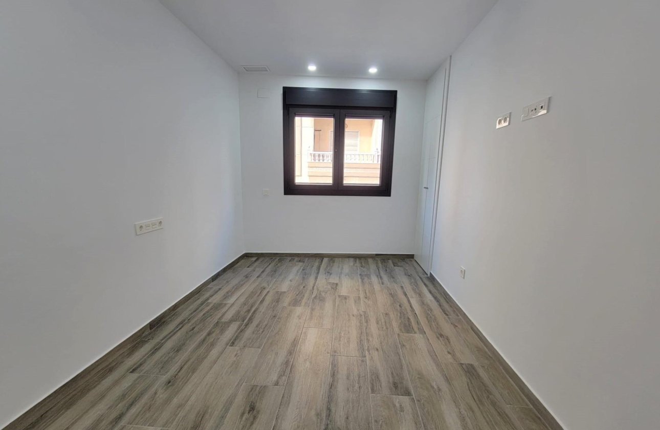 Resale - Apartment -
Torrevieja - Playa del Cura