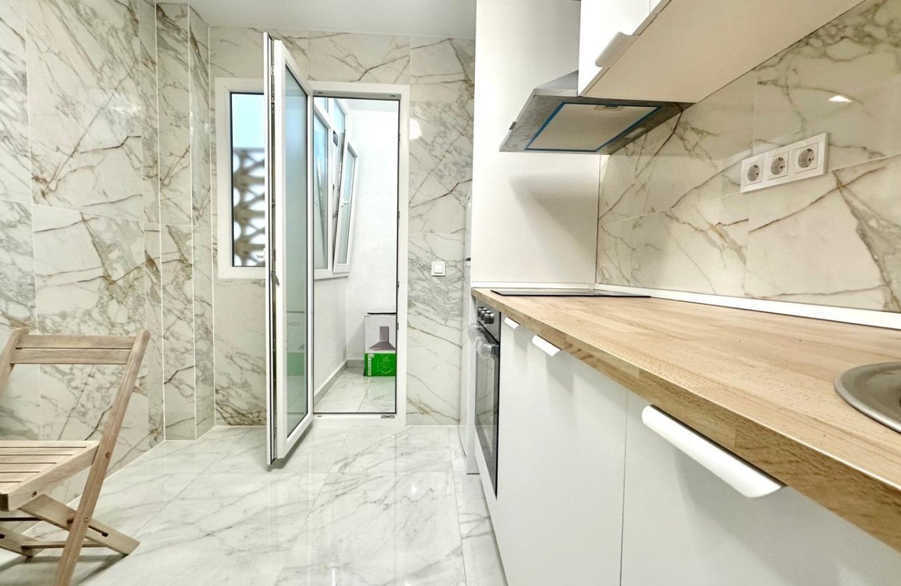 Resale - Apartment -
Torrevieja - Playa del Cura