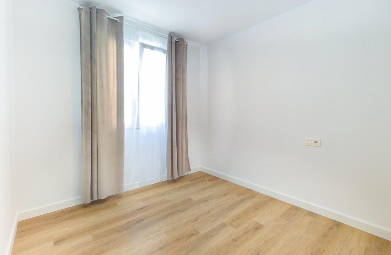 Resale - Apartment -
Torrevieja - Playa del Cura