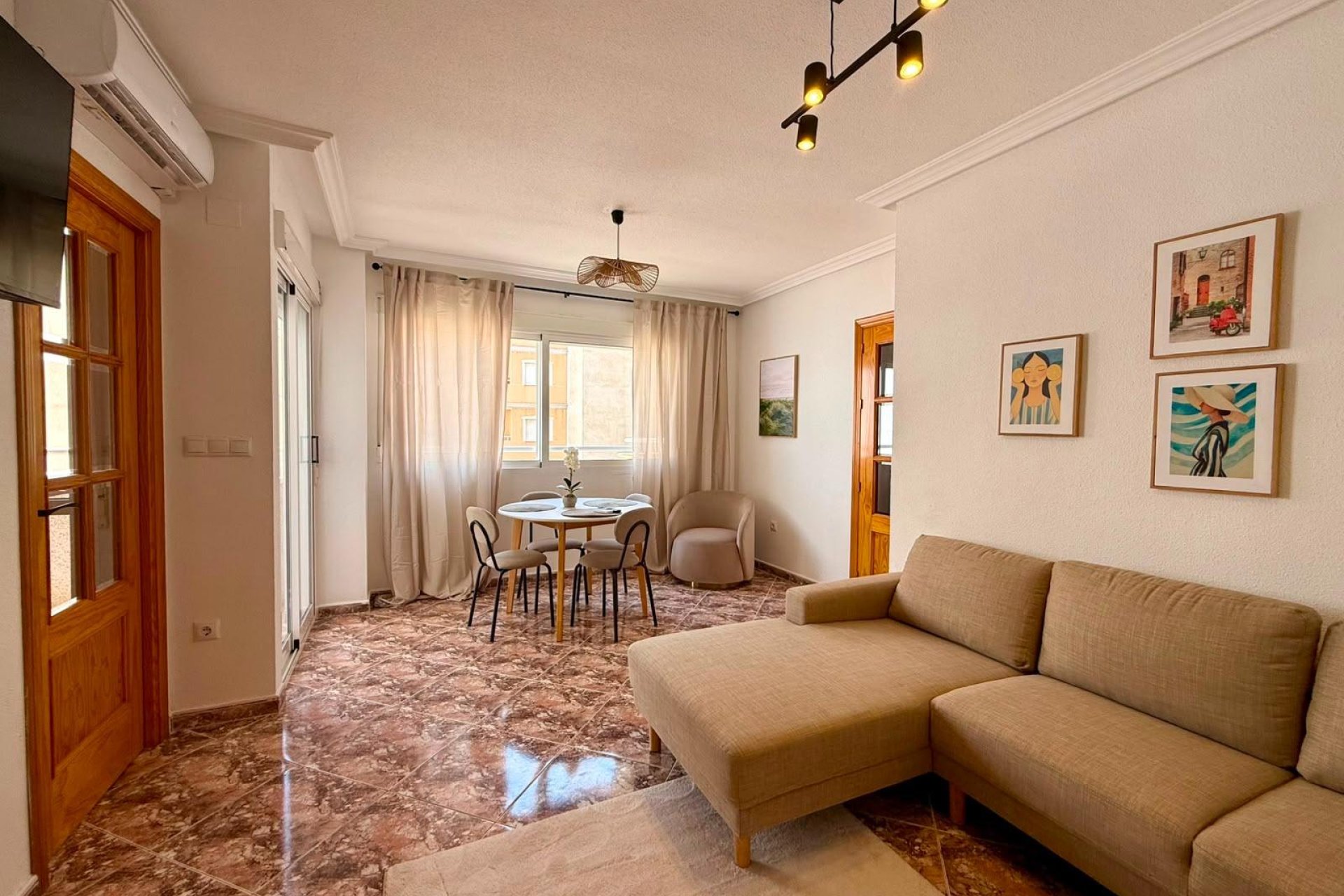 Resale - Apartment -
Torrevieja - Playa del Cura
