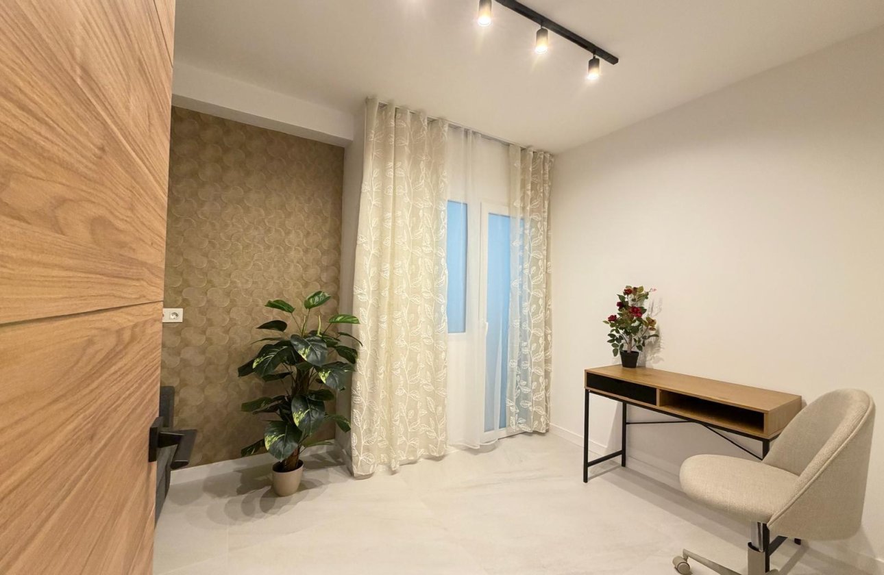 Resale - Apartment -
Torrevieja - Playa del Cura