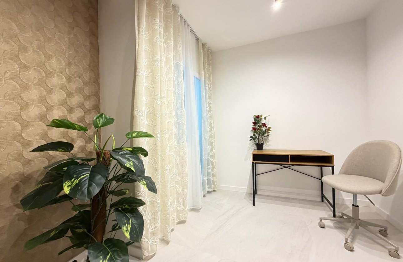 Resale - Apartment -
Torrevieja - Playa del Cura