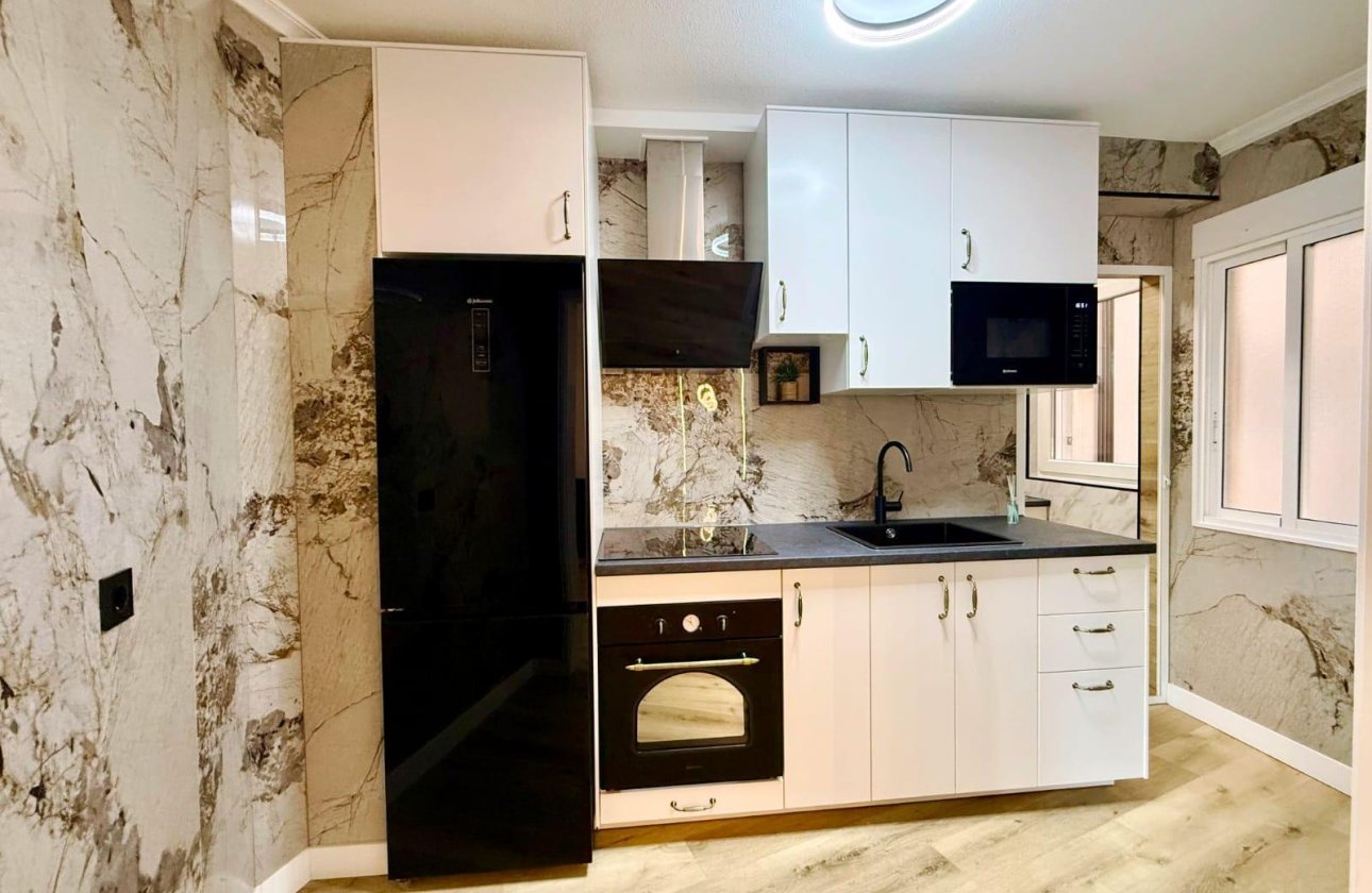 Resale - Apartment -
Torrevieja - Playa del Cura