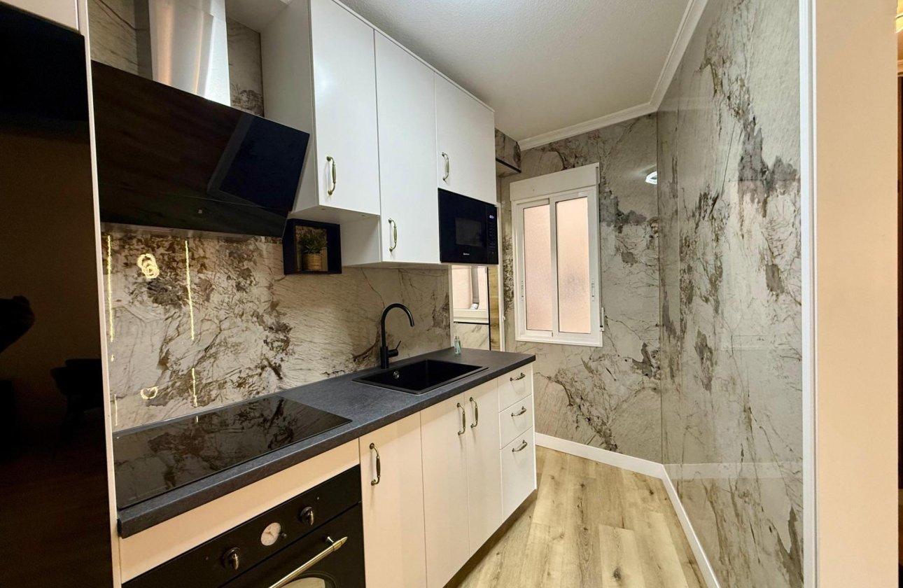 Resale - Apartment -
Torrevieja - Playa del Cura