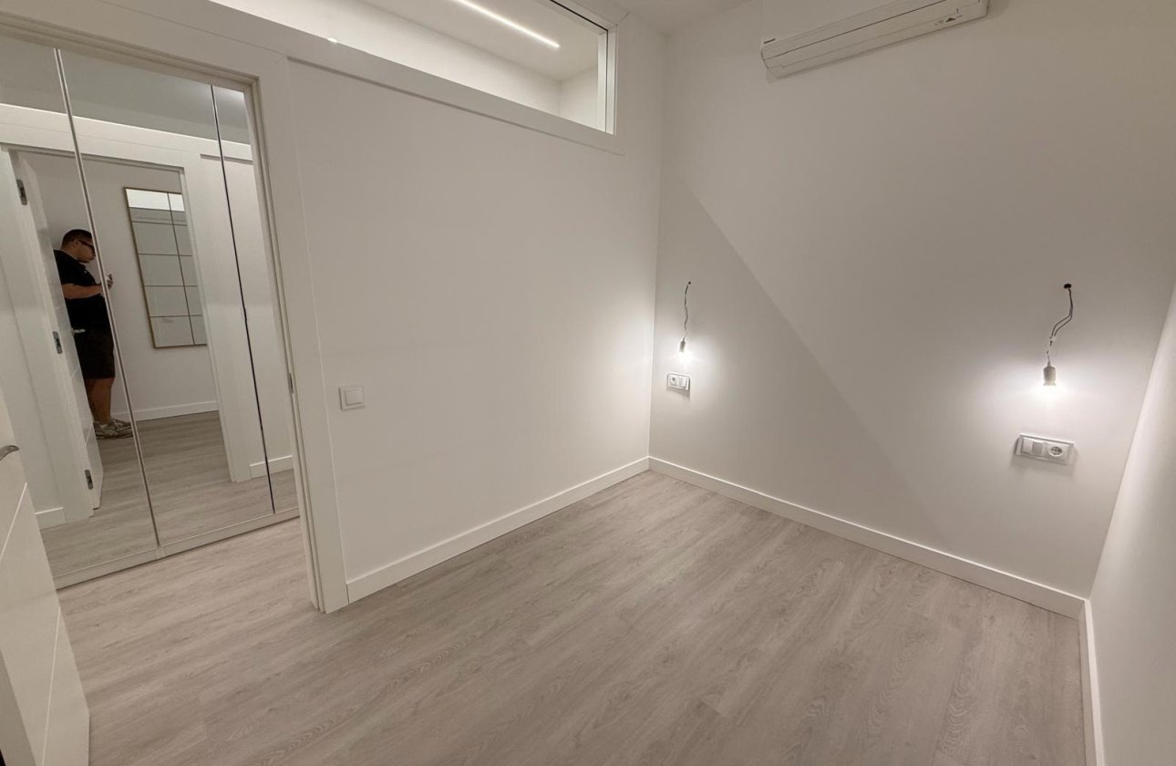 Resale - Apartment -
Torrevieja - Playa del Cura