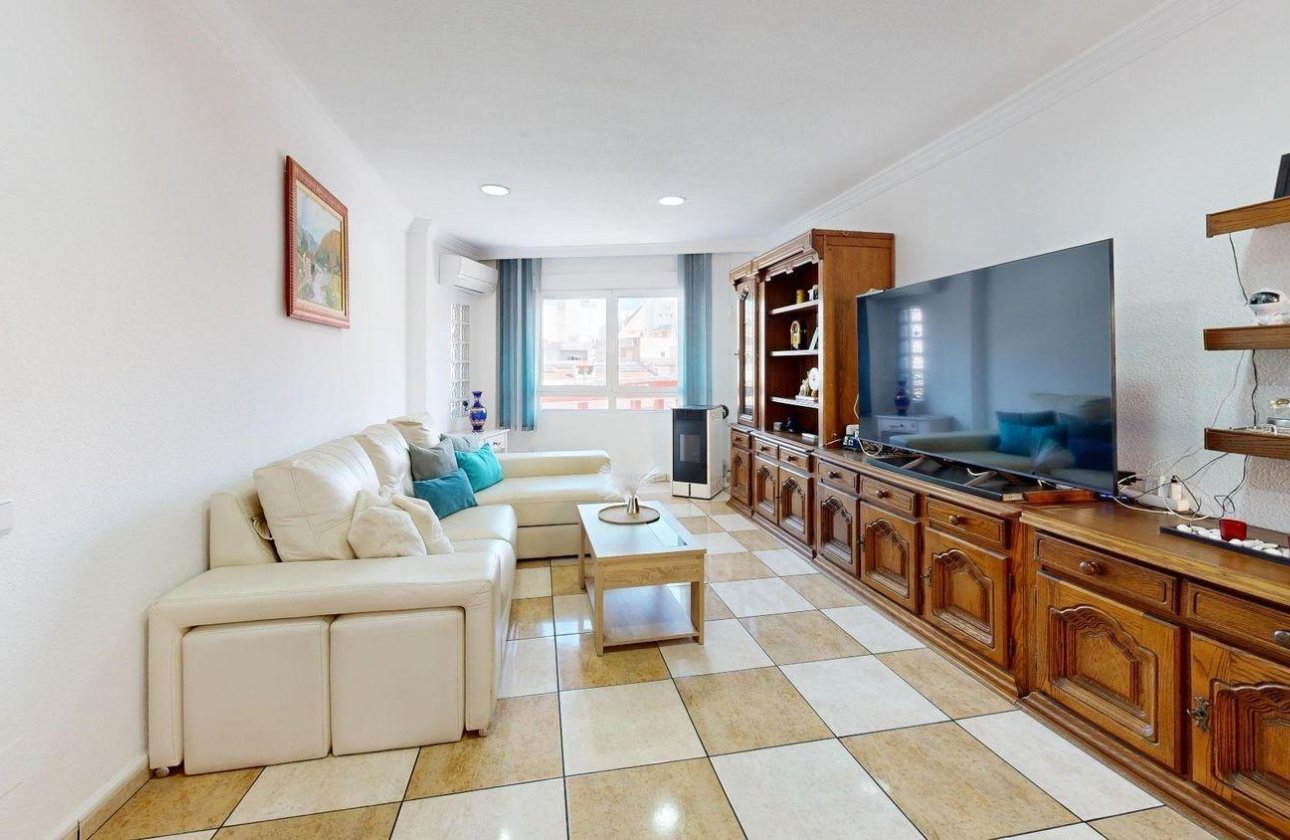 Resale - Apartment -
Torrevieja - Puerto Deportivo