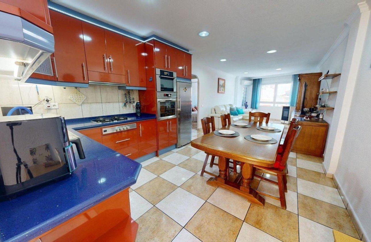 Resale - Apartment -
Torrevieja - Puerto Deportivo