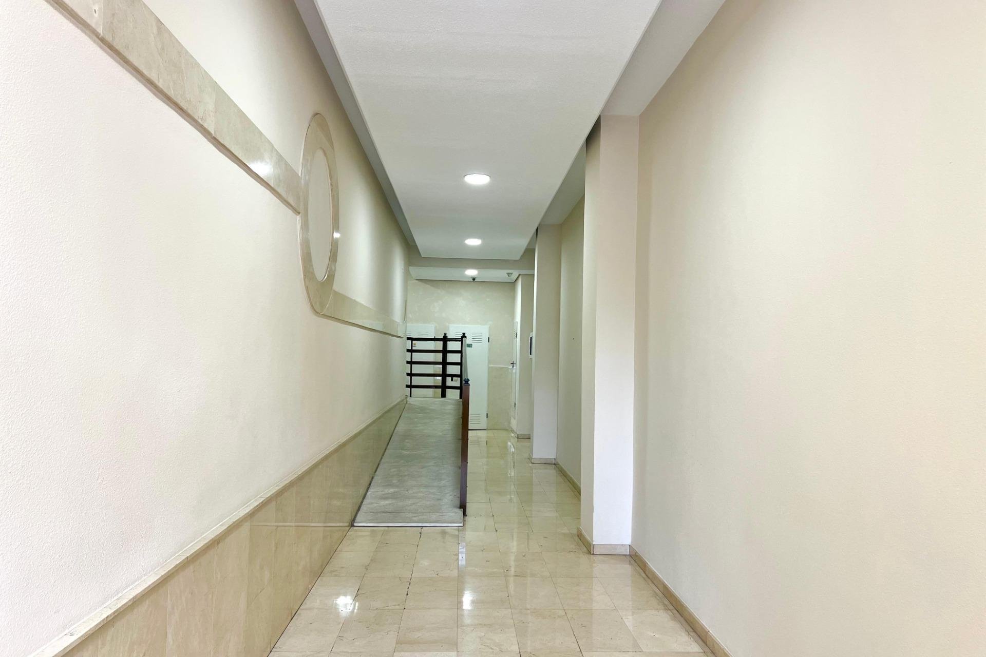 Resale - Apartment -
Torrevieja - Puerto Deportivo