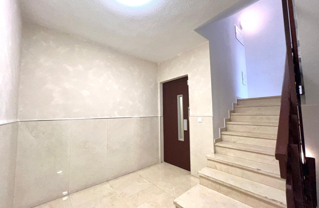 Resale - Apartment -
Torrevieja - Puerto Deportivo