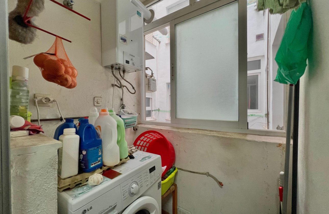 Resale - Apartment -
Torrevieja - Puerto Deportivo