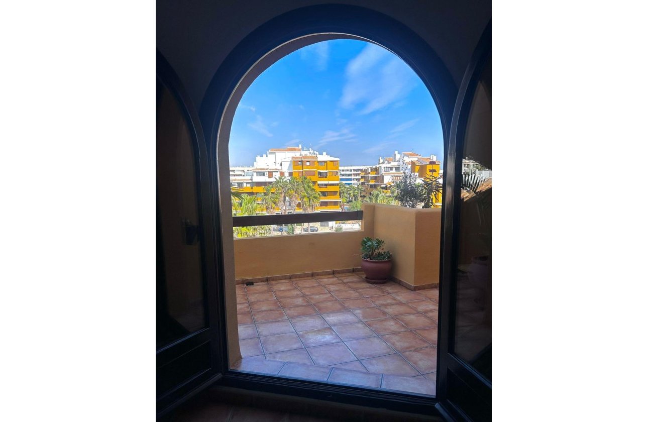 Resale - Apartment -
Torrevieja - Punta Prima