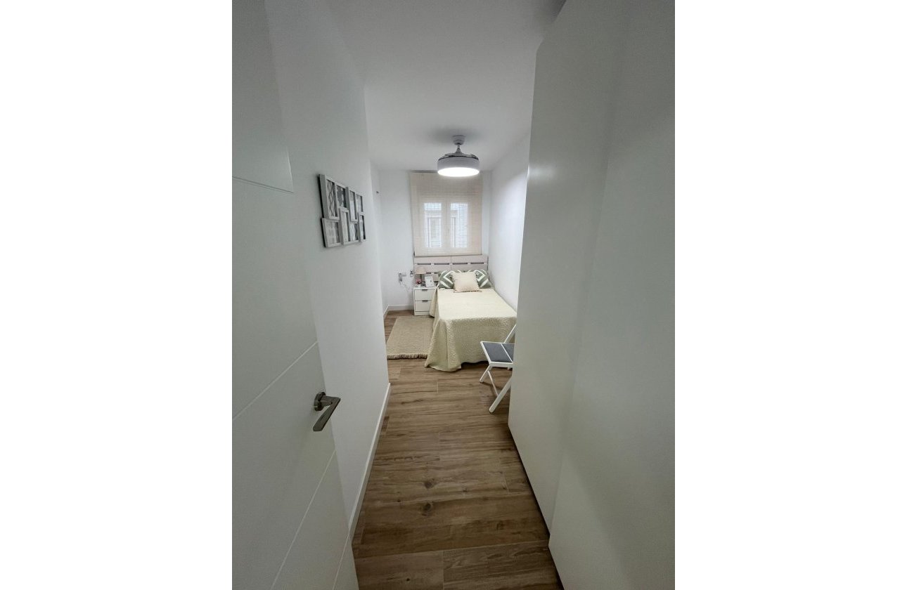 Resale - Apartment -
Torrevieja - Punta Prima