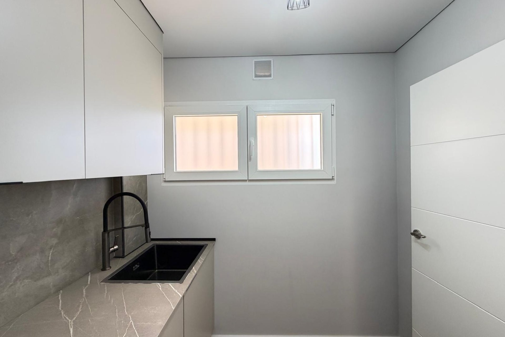 Resale - Apartment -
Torrevieja - Punta Prima