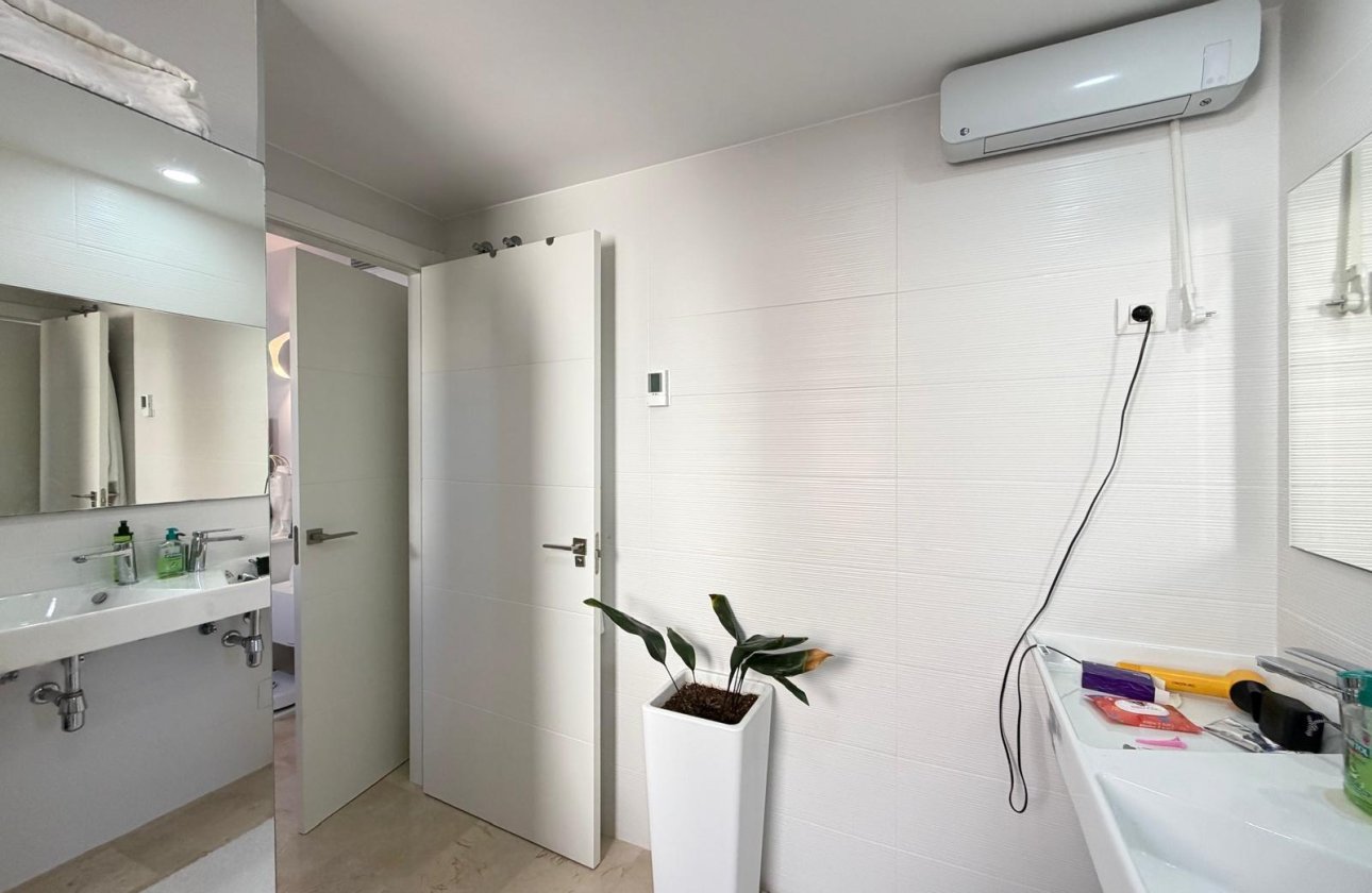 Resale - Apartment -
Torrevieja - Punta Prima