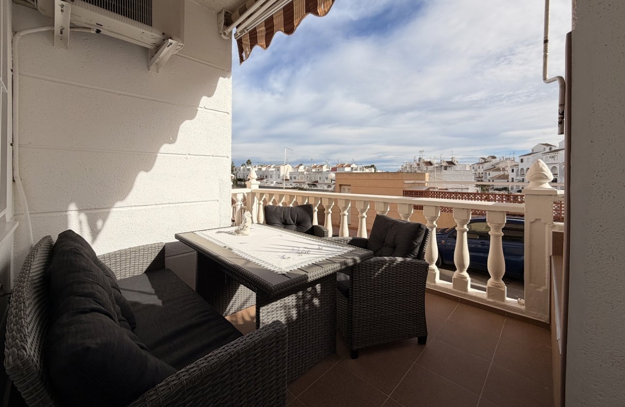 Resale - Apartment -
Torrevieja - Urb. Calas Blancas III