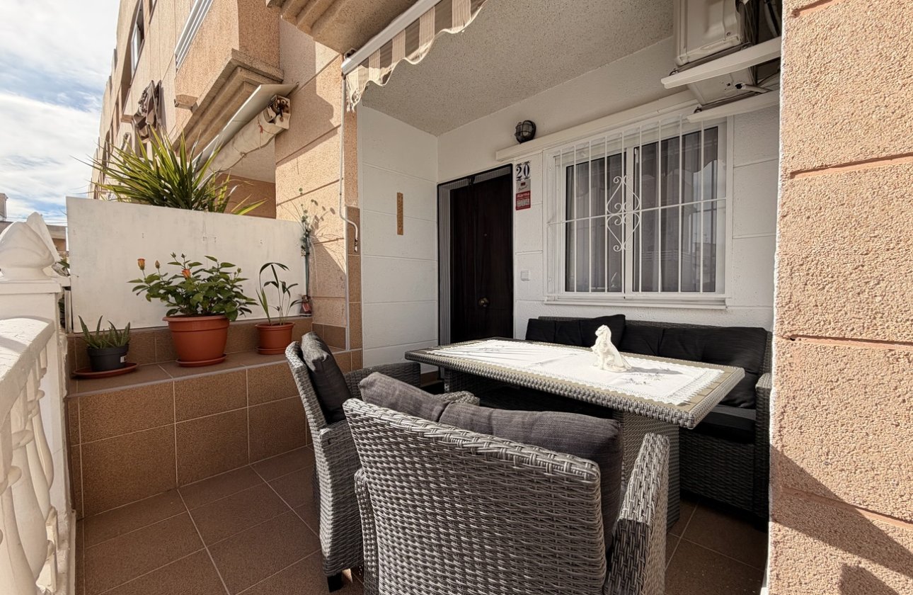 Resale - Apartment -
Torrevieja - Urb. Calas Blancas III
