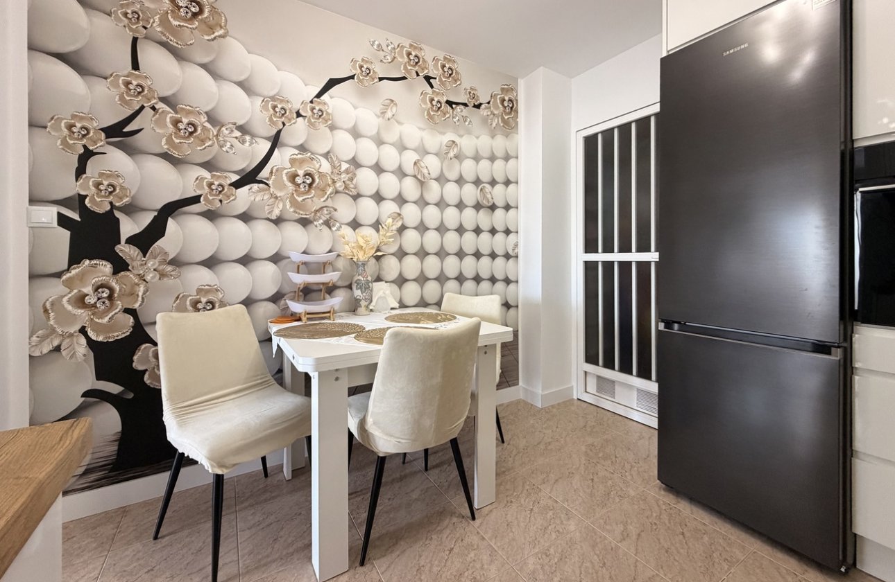 Resale - Apartment -
Torrevieja - Urb. Calas Blancas III