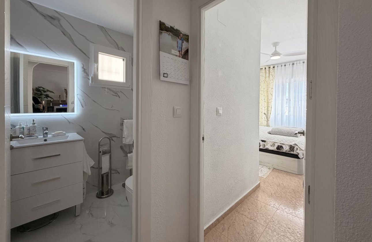 Resale - Apartment -
Torrevieja - Urb. Calas Blancas III