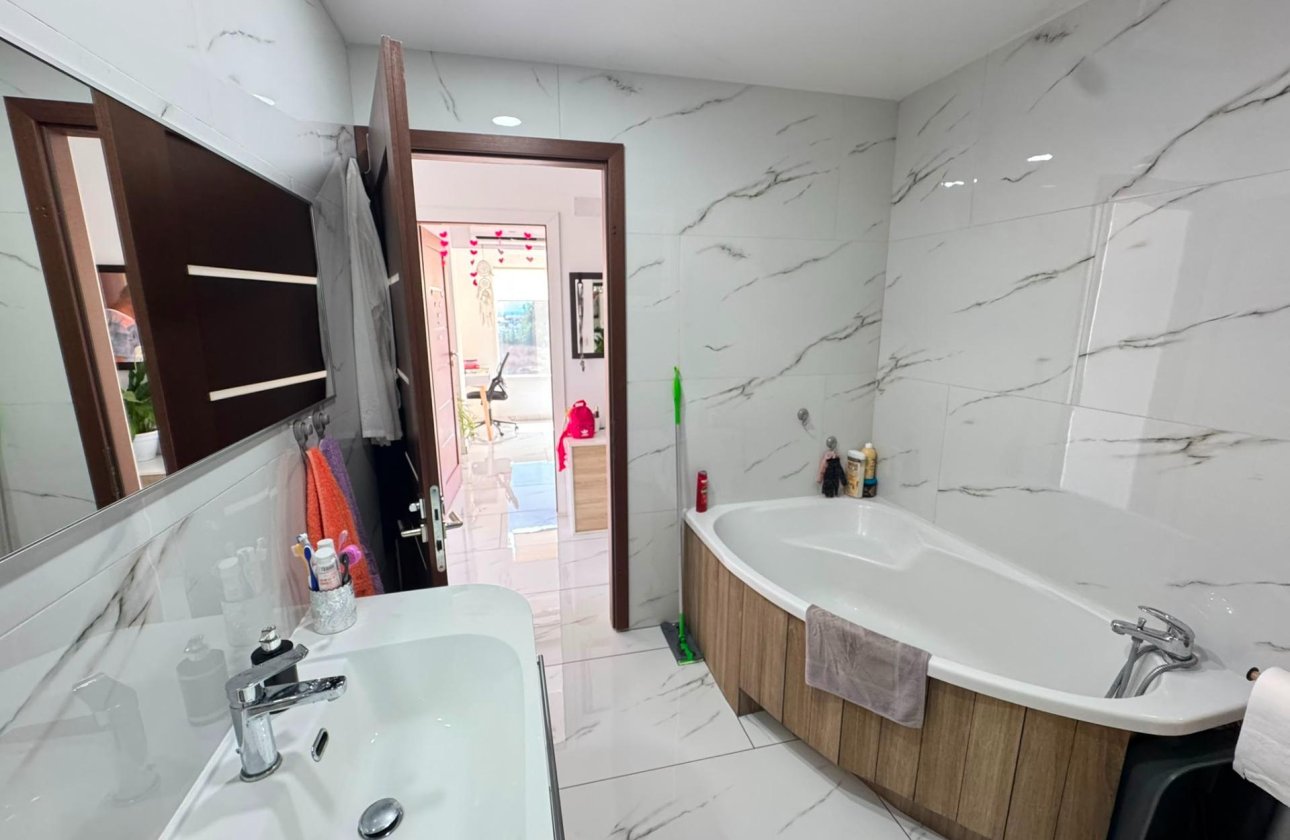 Resale - Apartment -
Torrevieja - Zona Los Frutales