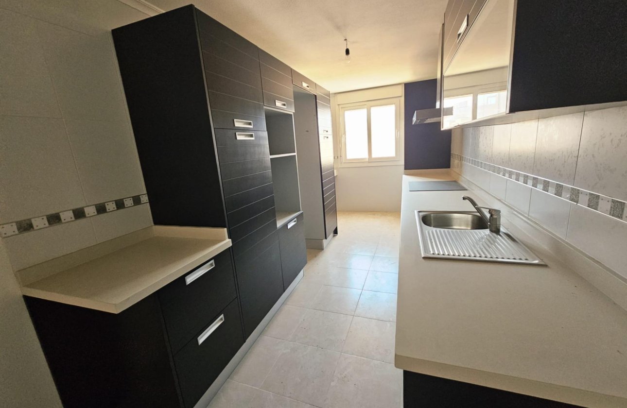 Resale - Apartment -
Torrevieja