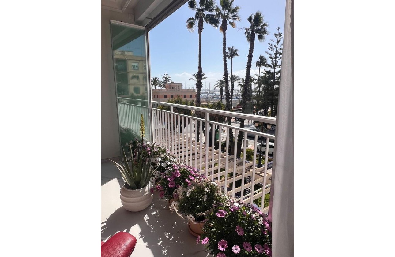 Resale - Apartment -
Torrevieja