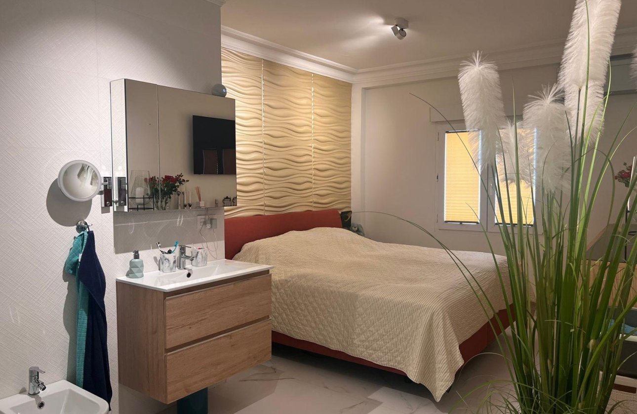 Resale - Apartment -
Torrevieja