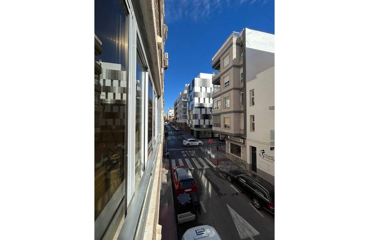 Resale - Apartment -
Torrevieja