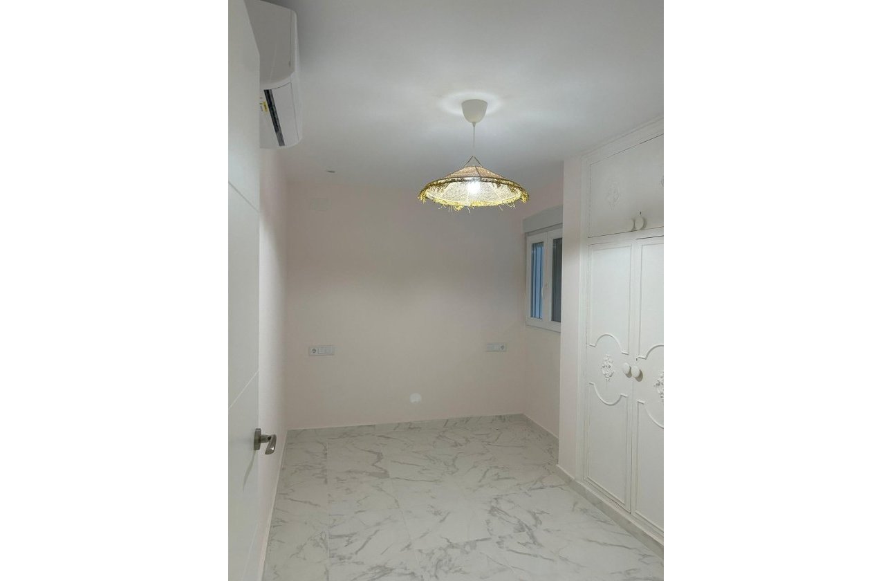 Resale - Apartment -
Torrevieja