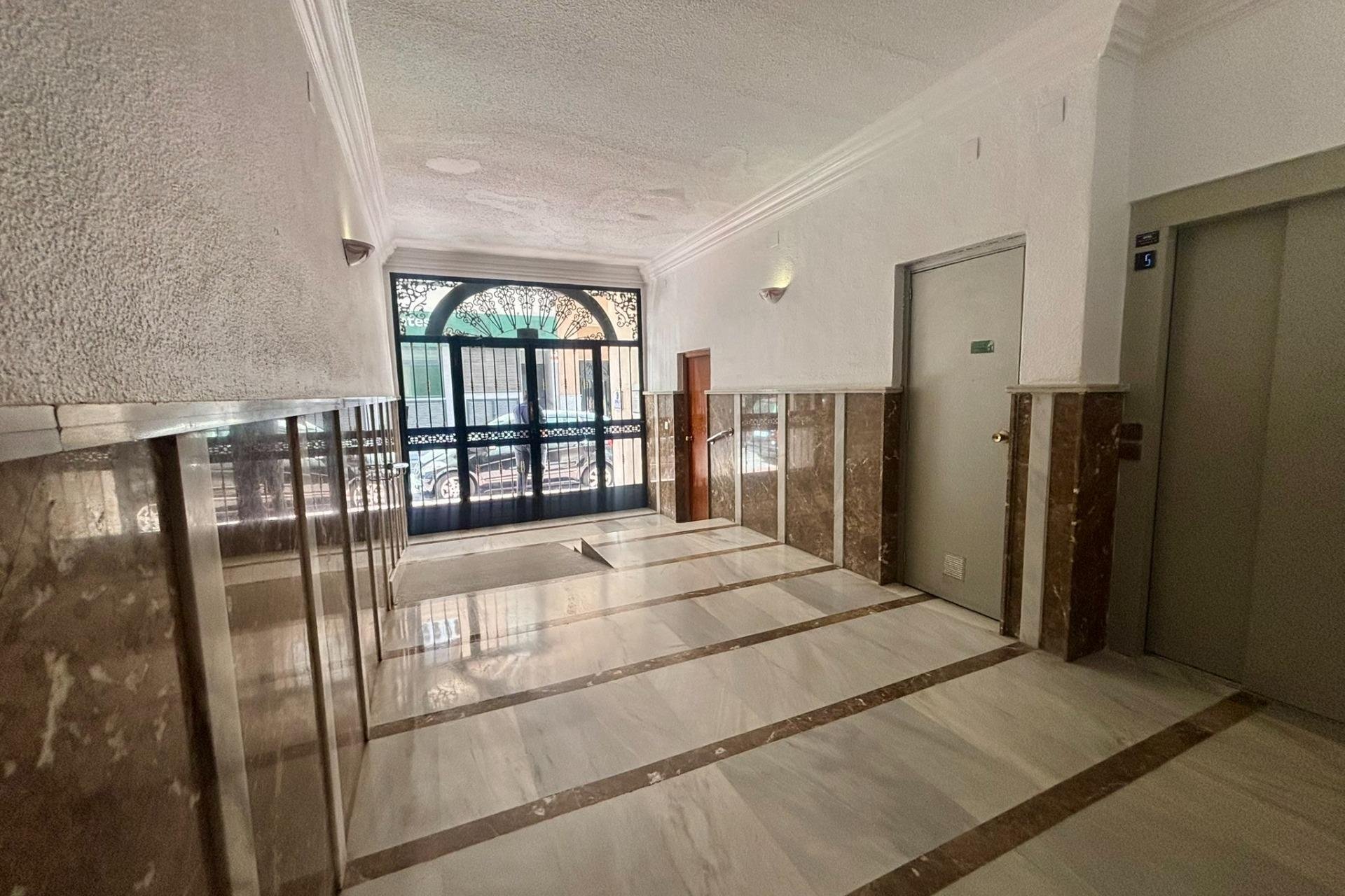 Resale - Apartment -
Torrevieja