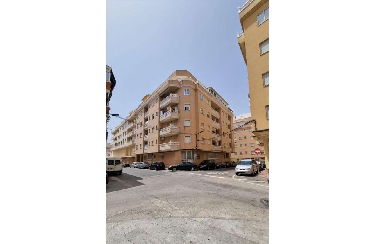 Resale - Apartment -
Torrevieja