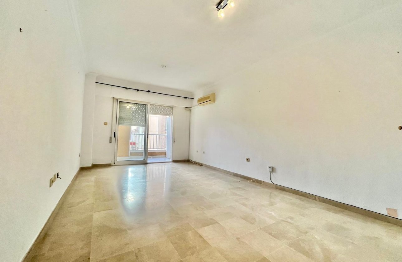 Resale - Apartment -
Torrevieja